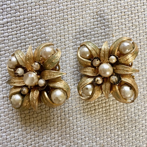 Vintage EUGENE Gold & Pearl Earrings Signed - Picture 2 of 3